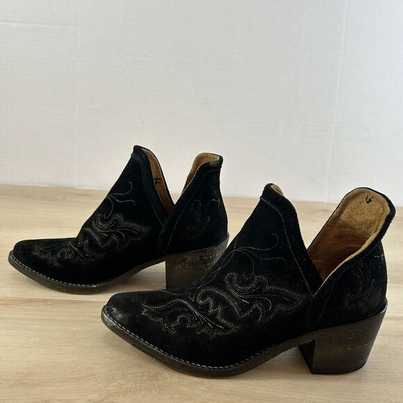 Elegant Black Ankle Boots with Intricate Stitching. The brand is Circle G. - Picture 14 of 16